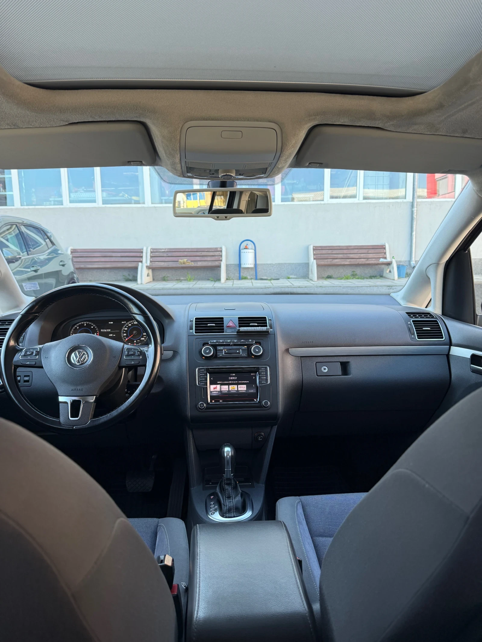 VW Touran 2.0 TDI 6-DSG DIGITAL, снимка 17 - Автомобили и джипове - 56332357