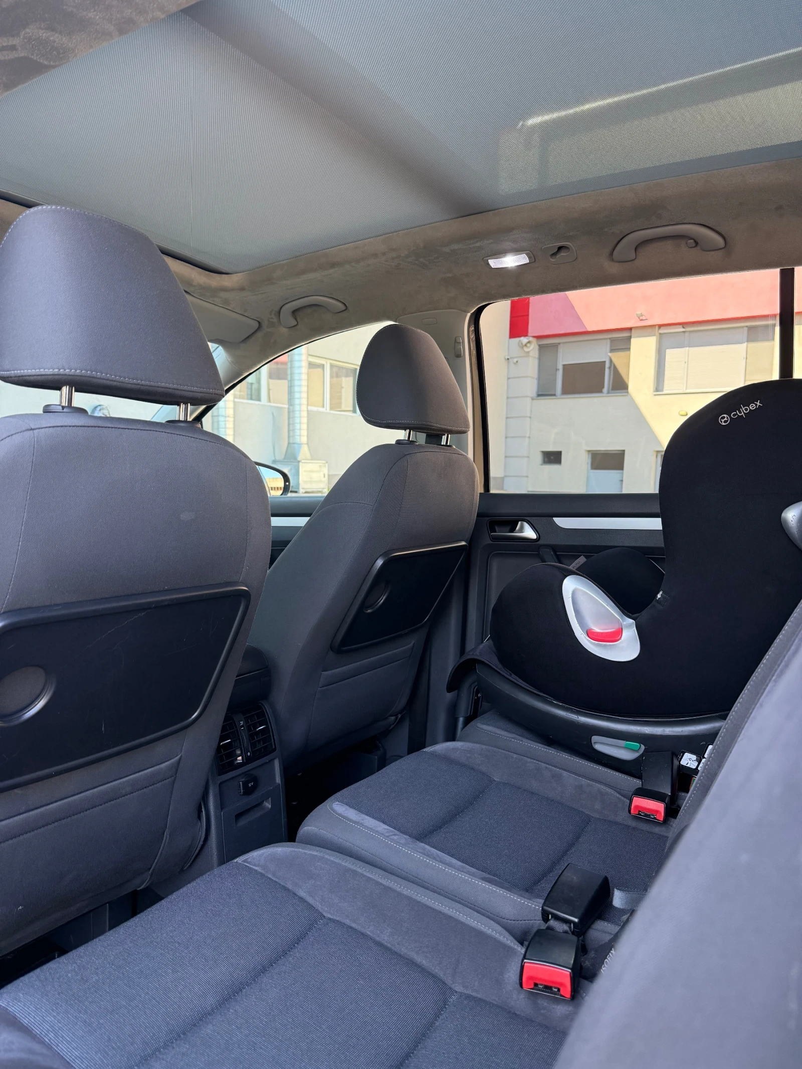 VW Touran 2.0 TDI 6-DSG DIGITAL, снимка 9 - Автомобили и джипове - 56245688