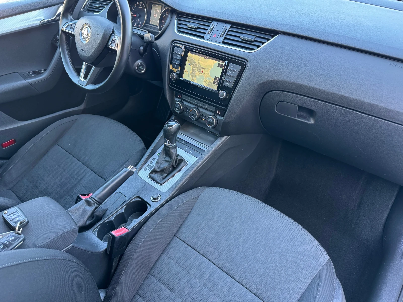 Skoda Octavia 1, 6 TDi* AUTOMATIC* NAVI* EURO 6 | Mobile.bg � ����������� 12