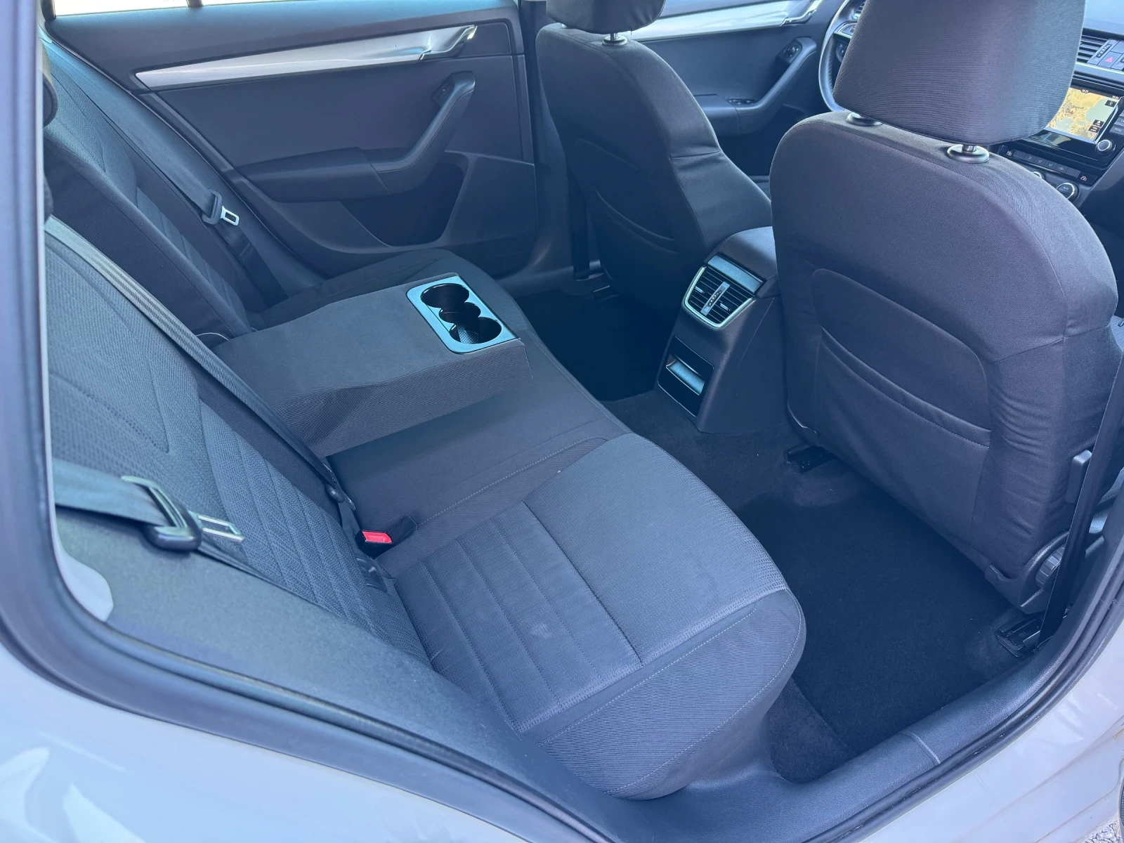 Skoda Octavia 1, 6 TDi* AUTOMATIC* NAVI* EURO 6 | Mobile.bg � ����������� 13