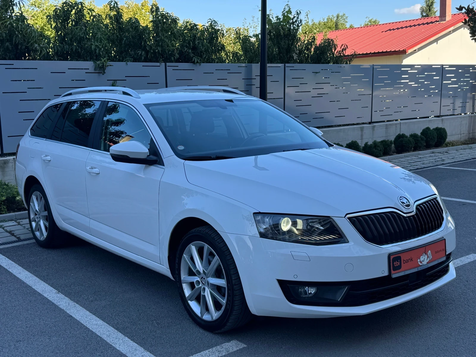 Skoda Octavia 1, 6 TDi* AUTOMATIC* NAVI* EURO 6, снимка 4 - Автомобили и джипове - 56327257