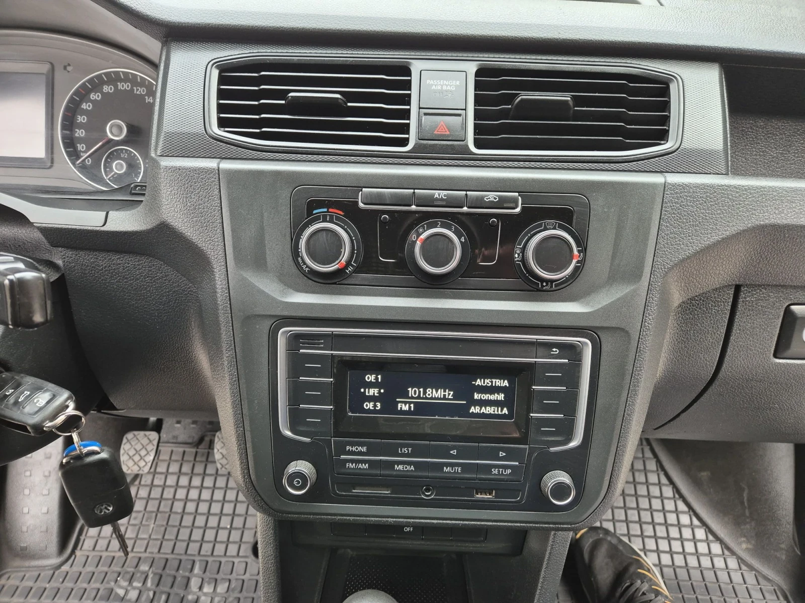 VW Caddy НОВ ВНОС 2.0 , снимка 14 - Автомобили и джипове - 56521906