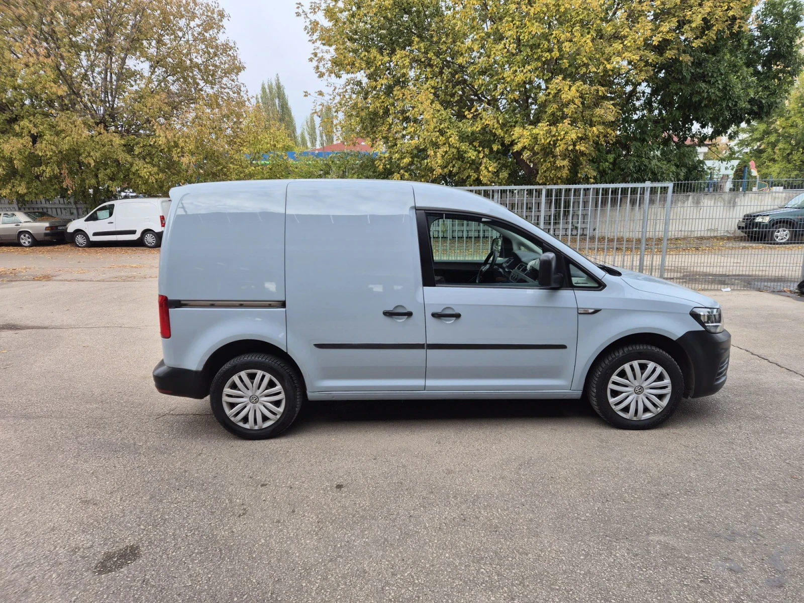 VW Caddy НОВ ВНОС 2.0 , снимка 4 - Автомобили и джипове - 56521906