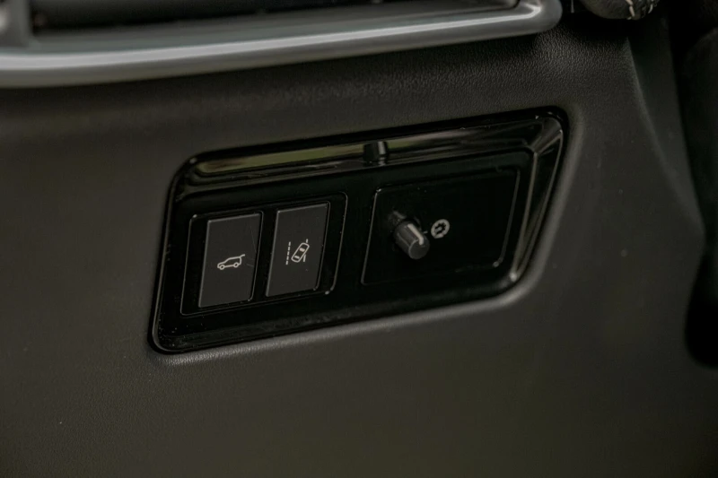 Jaguar F-PACE 3.0d/AWD/R-Sport/Meridian/Камера/Lane Assist, снимка 10 - Автомобили и джипове - 51637413