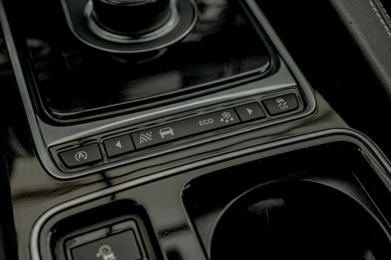 Jaguar F-PACE 3.0d/AWD/R-Sport/Meridian/Камера/Lane Assist, снимка 11 - Автомобили и джипове - 51637413