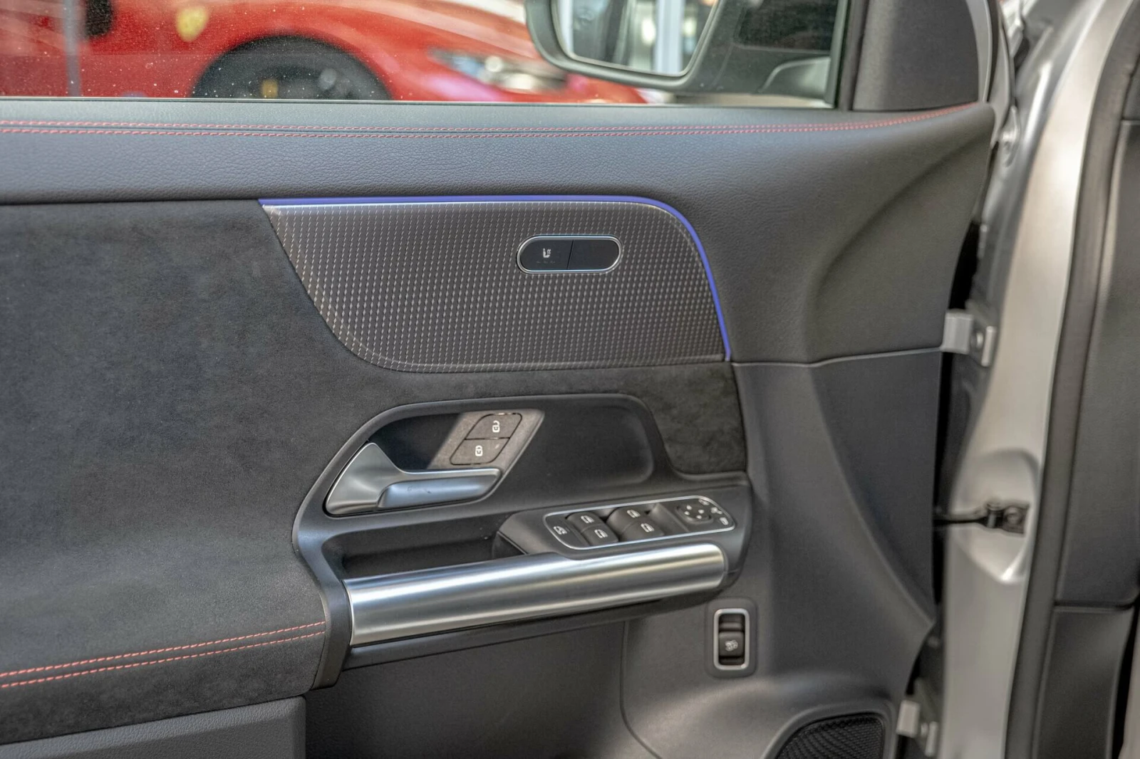 Mercedes-Benz EQA 300/4Matic/Advanced Plus/Ambient/MBUX/Камера, снимка 8 - Автомобили и джипове - 54341548