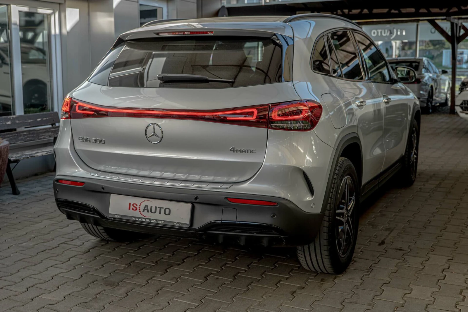 Mercedes-Benz EQA 300/4Matic/Advanced Plus/Ambient/MBUX/Камера, снимка 6 - Автомобили и джипове - 54341548