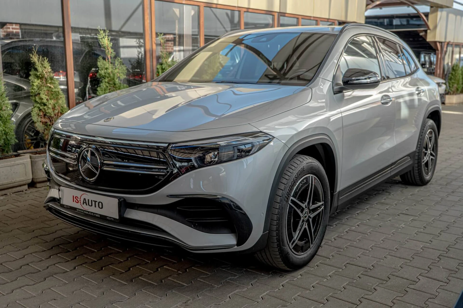 Mercedes-Benz EQA 300/4Matic/Advanced Plus/Ambient/MBUX/Камера, снимка 3 - Автомобили и джипове - 54341548