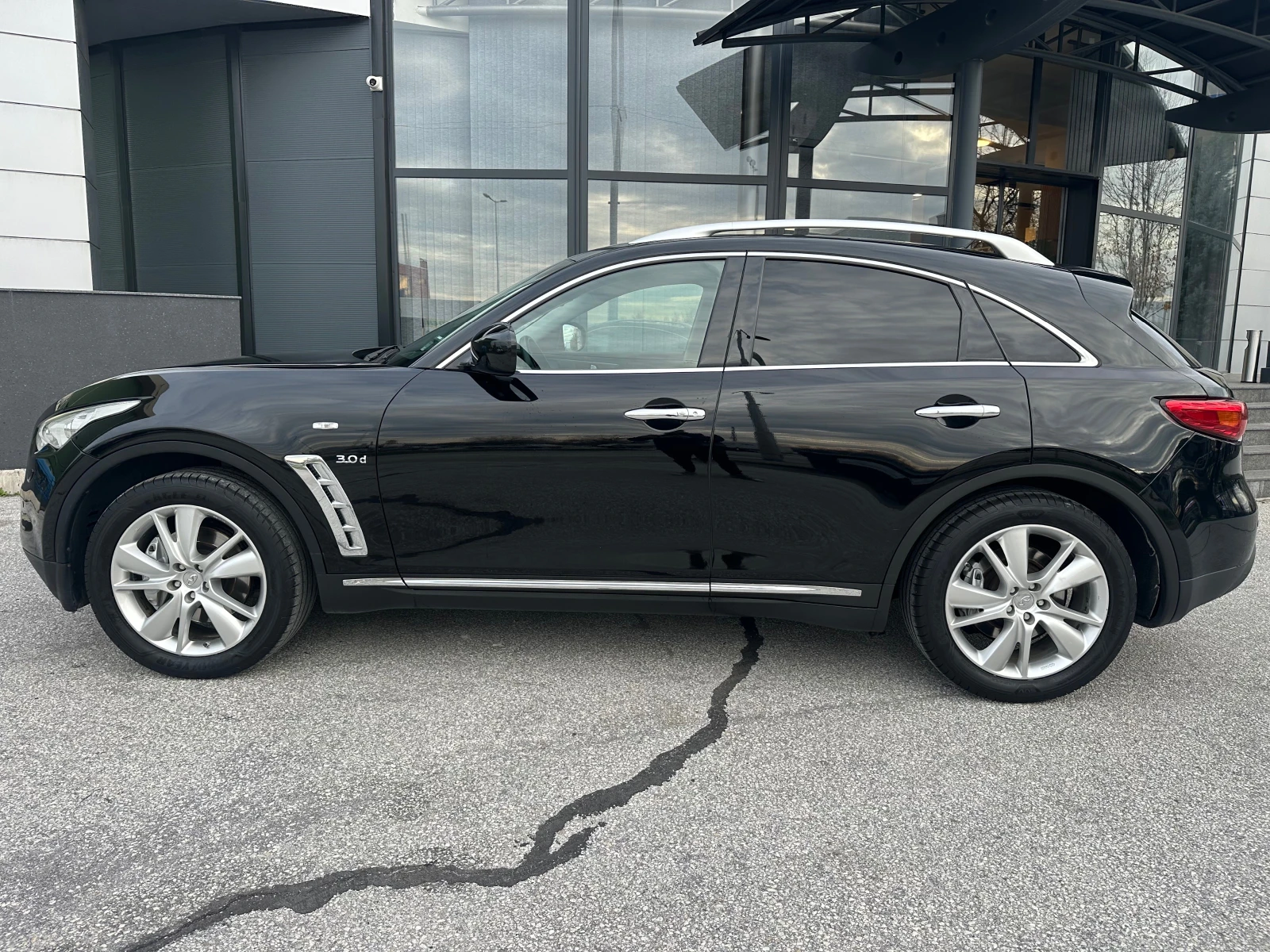 Infiniti QX70 3.0d Първи собственик КАТО НОВ, снимка 6 - Автомобили и джипове - 54422058