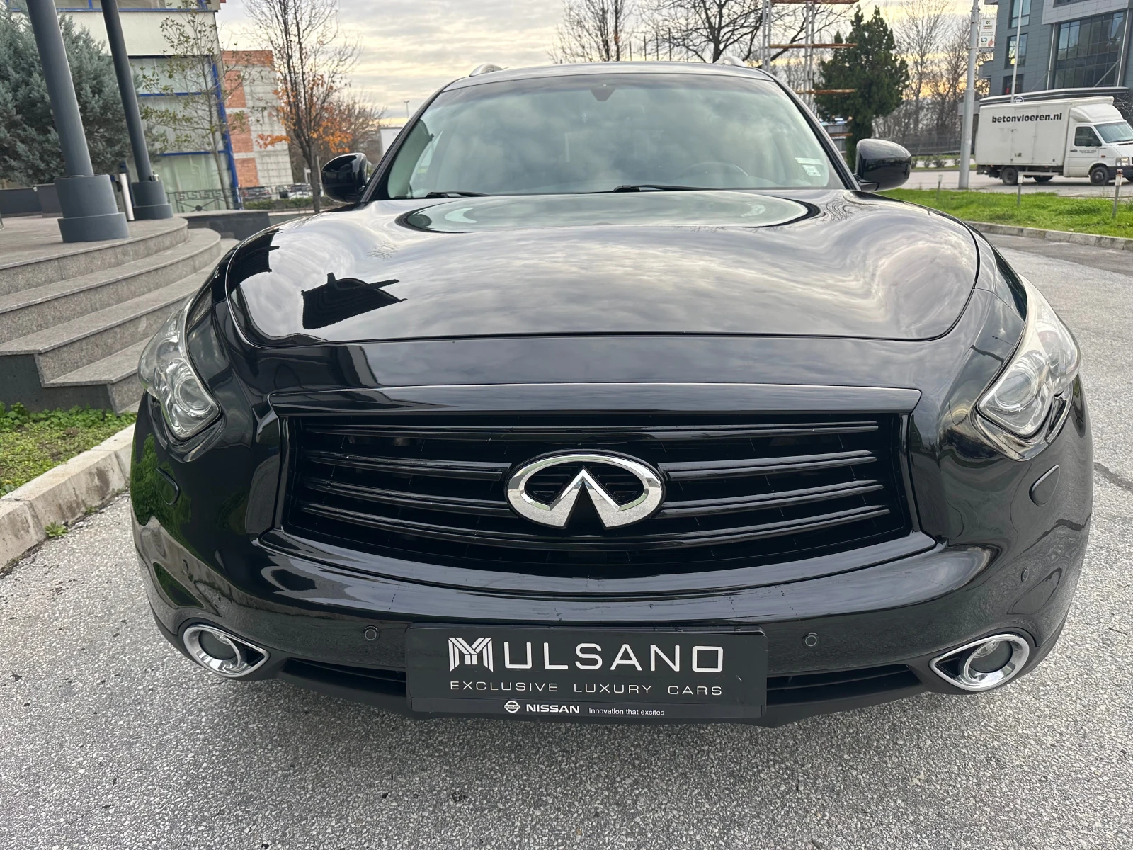 Infiniti QX70 3.0d Първи собственик КАТО НОВ, снимка 2 - Автомобили и джипове - 54422058