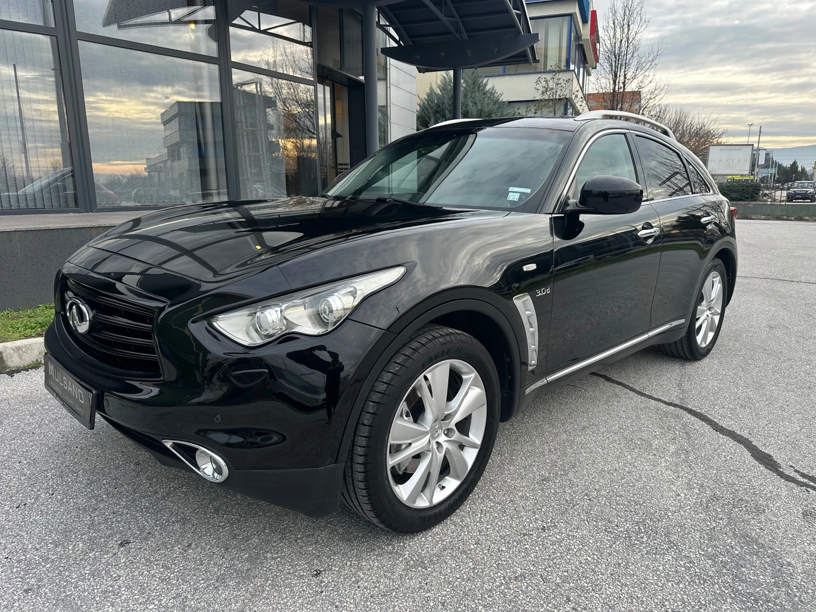 Infiniti QX70 3.0d Първи собственик КАТО НОВ, снимка 5 - Автомобили и джипове - 54422058