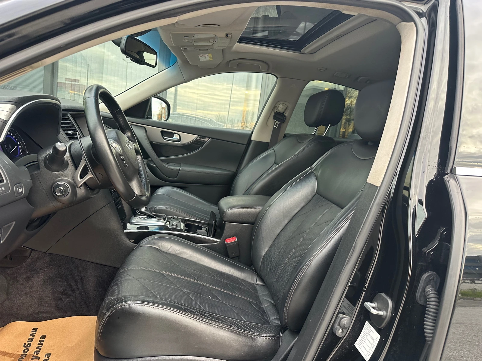 Infiniti QX70 3.0d Първи собственик КАТО НОВ, снимка 8 - Автомобили и джипове - 54422058