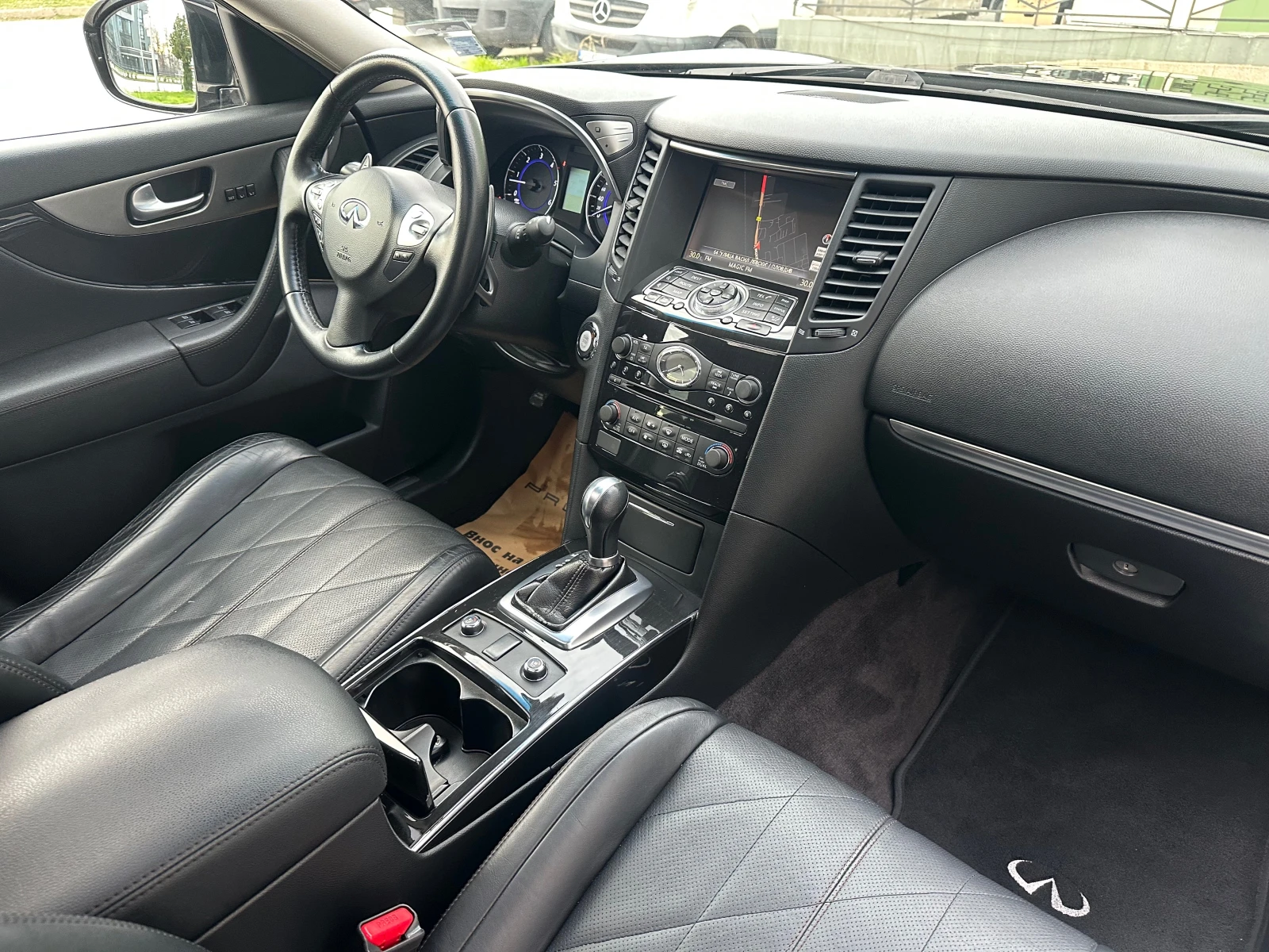 Infiniti QX70 3.0d Първи собственик КАТО НОВ, снимка 10 - Автомобили и джипове - 54422058