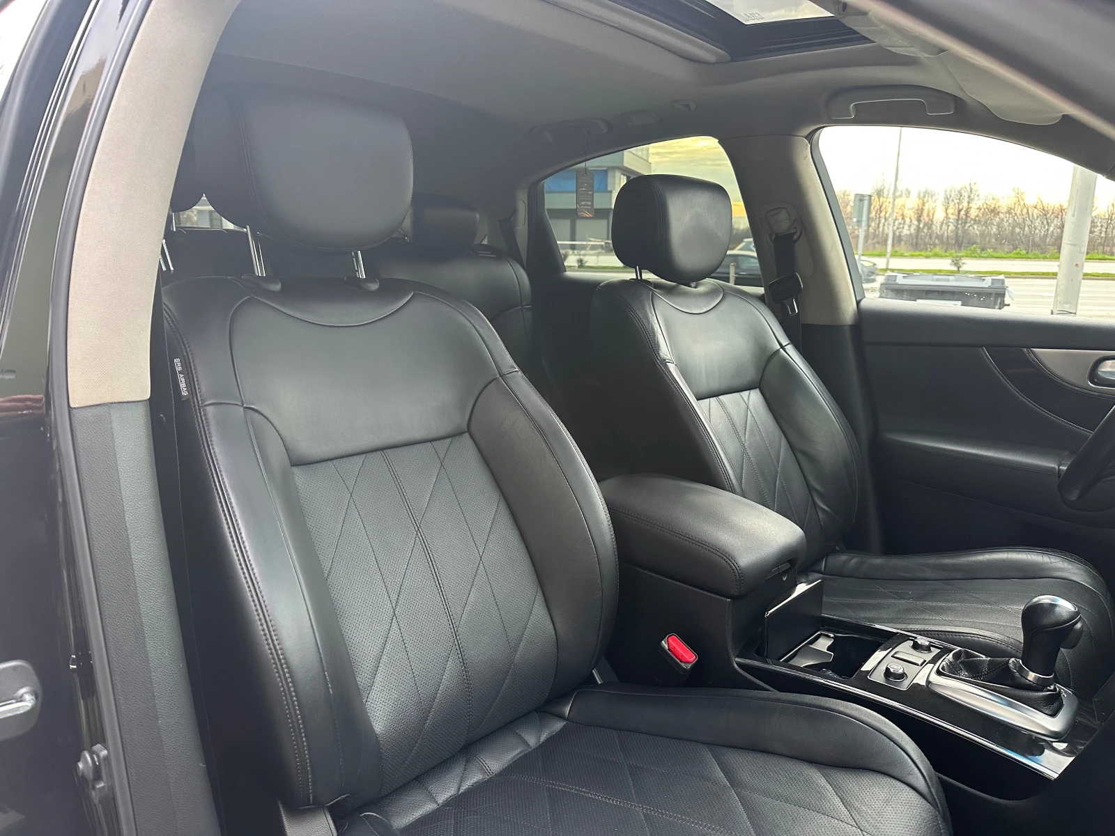 Infiniti QX70 3.0d Първи собственик КАТО НОВ, снимка 11 - Автомобили и джипове - 54422058