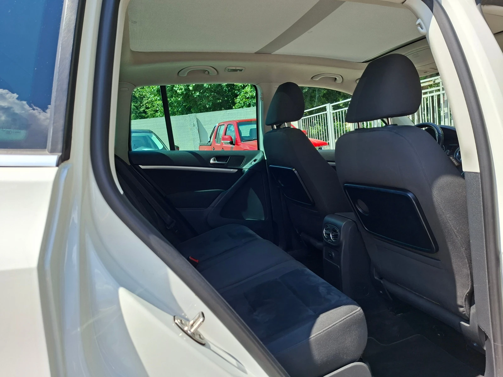 VW Tiguan 4-MOTION, снимка 13 - Автомобили и джипове - 55059803