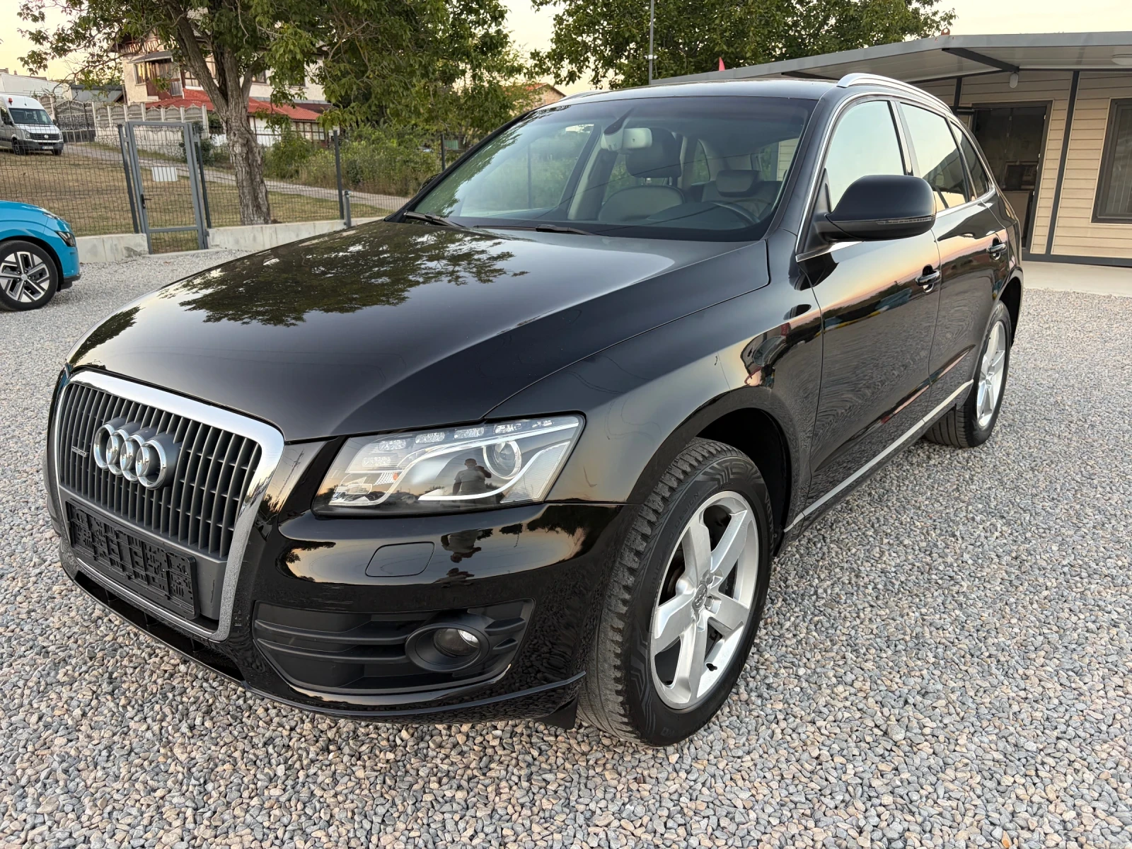 Audi Q5 2.0TDI  QUATTRO/НАВИГАЦИЯ/КОЖА/ПОДГРЕВ, снимка 2 - Автомобили и джипове - 55414778