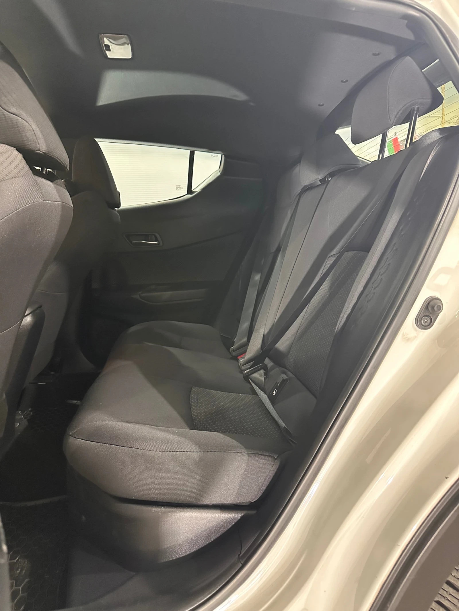 Toyota C-HR Hybrid , снимка 17 - Автомобили и джипове - 56111361
