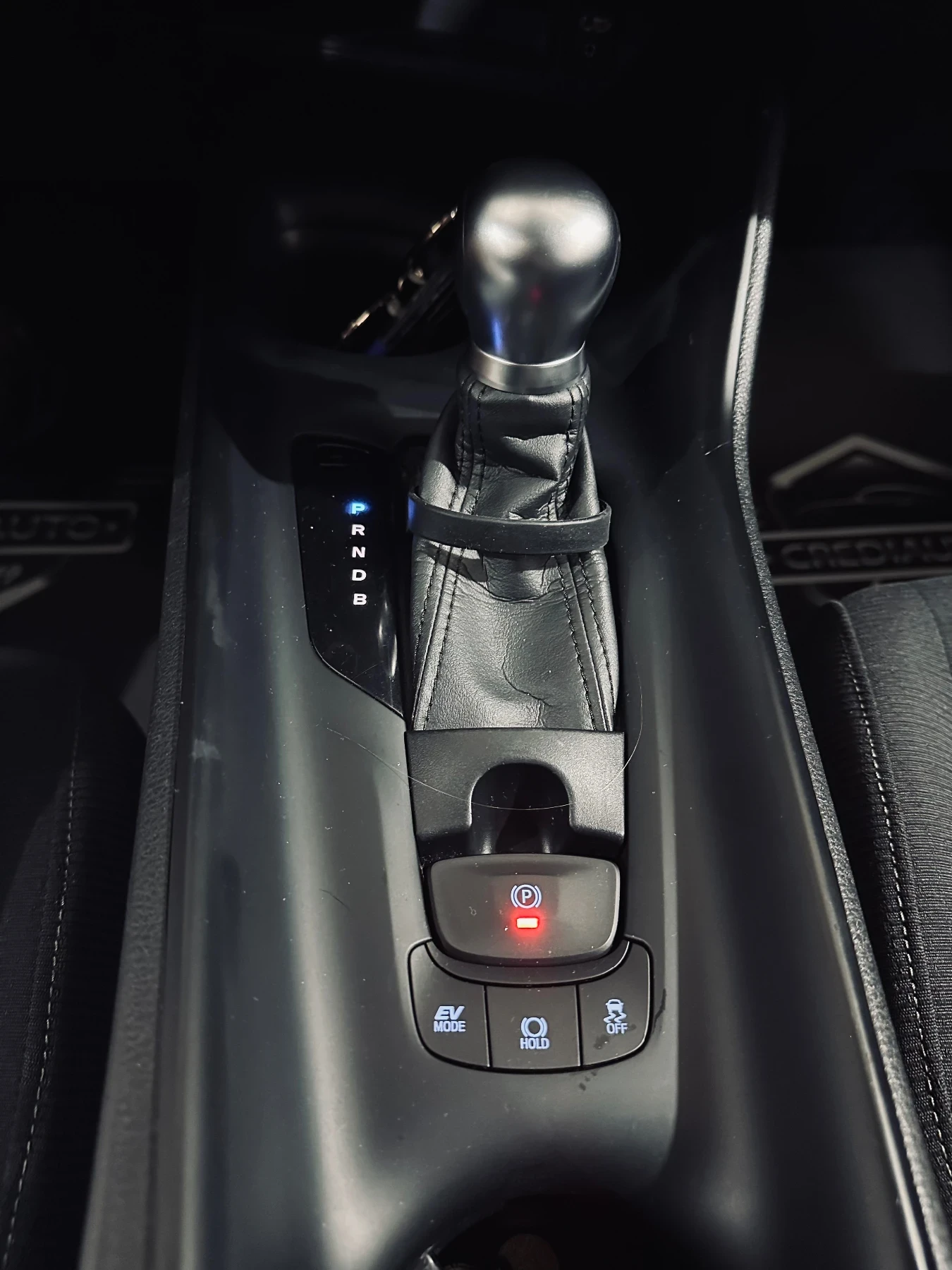 Toyota C-HR Hybrid , снимка 12 - Автомобили и джипове - 56111361