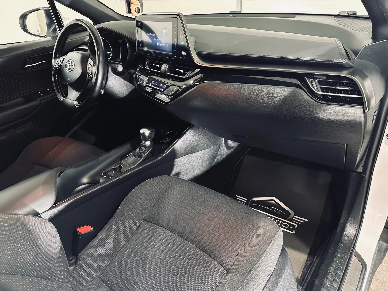 Toyota C-HR Hybrid , снимка 9 - Автомобили и джипове - 56111361