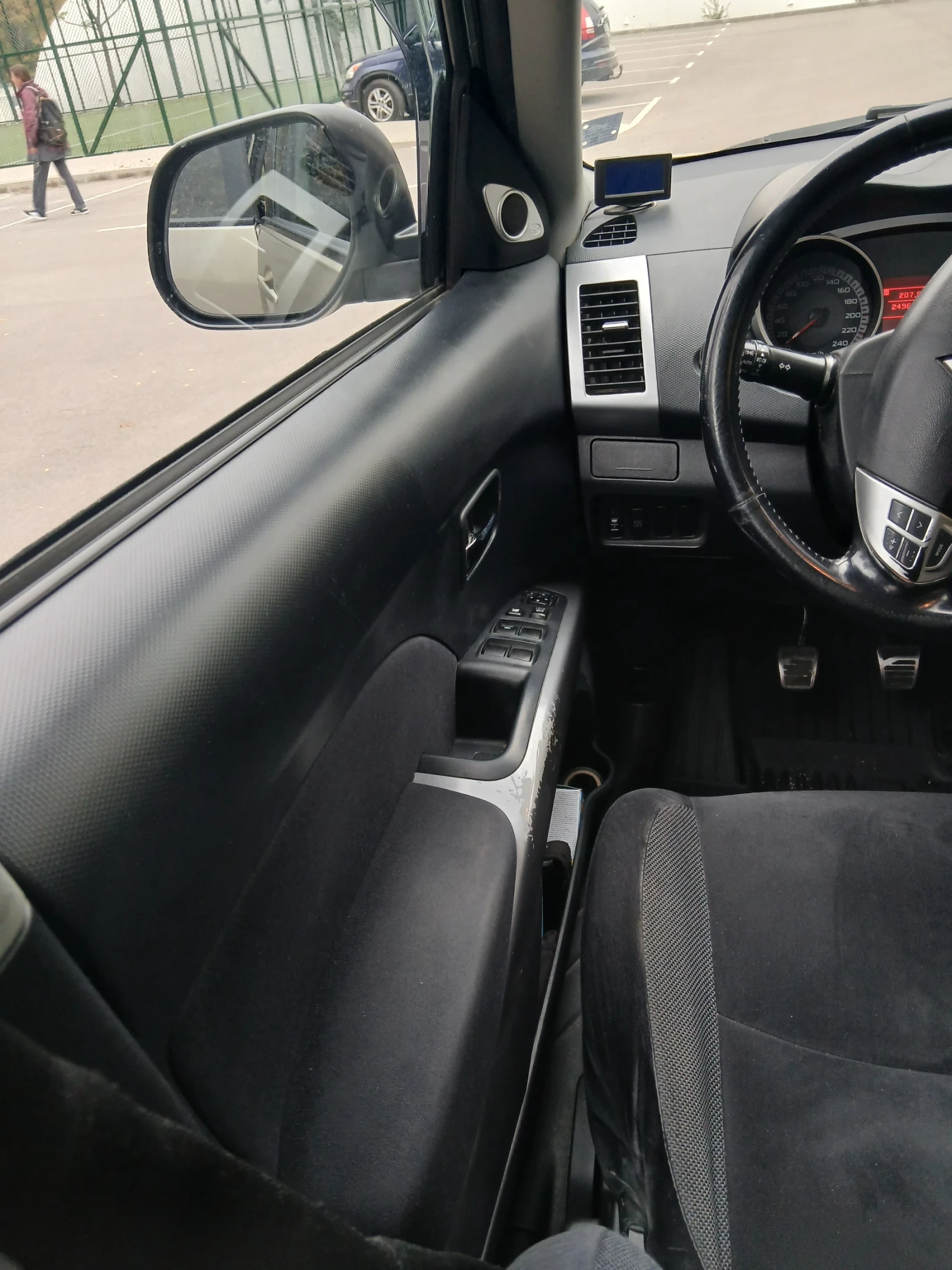 Mitsubishi Outlander, снимка 11 - Автомобили и джипове - 56524227