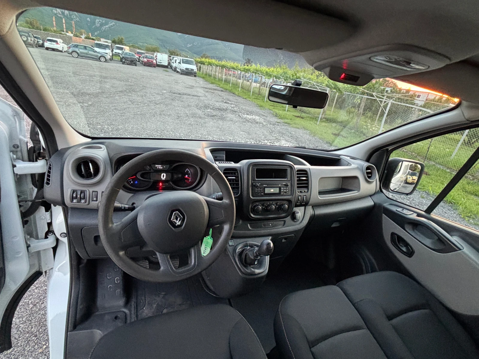 Renault Trafic, снимка 12 - Бусове и автобуси - 54710027