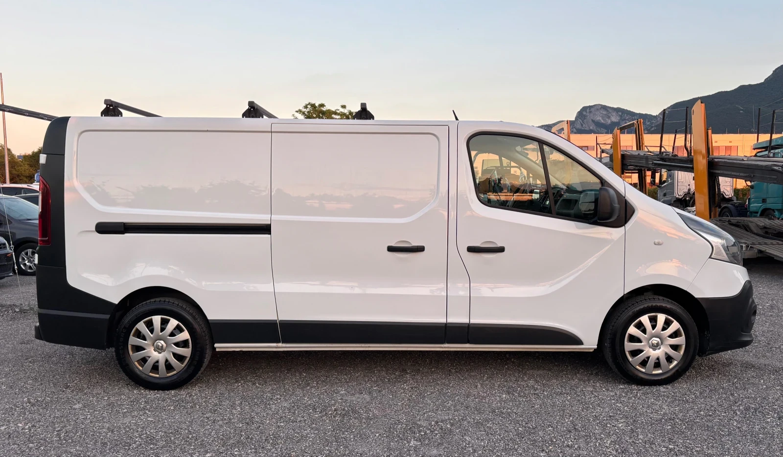 Renault Trafic, снимка 4 - Бусове и автобуси - 54710027