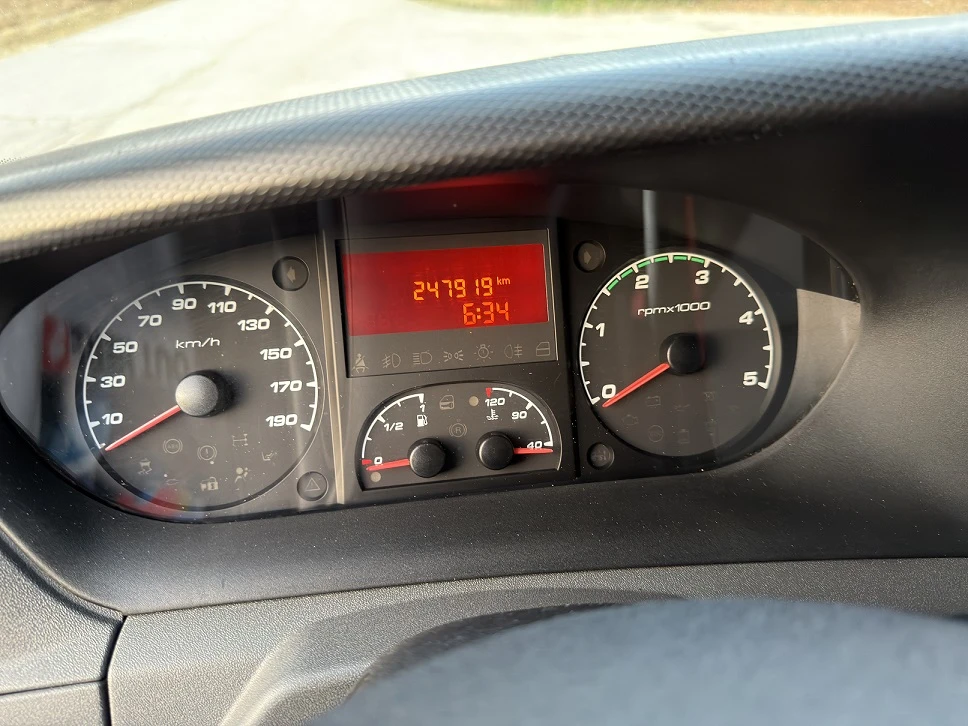 Iveco 35c15 3.0* БОРД* 4.20м* КЛИМА* ДВ.ПАКЕТ РЕСОРИ* 3.5т, снимка 12 - Бусове и автобуси - 55684012