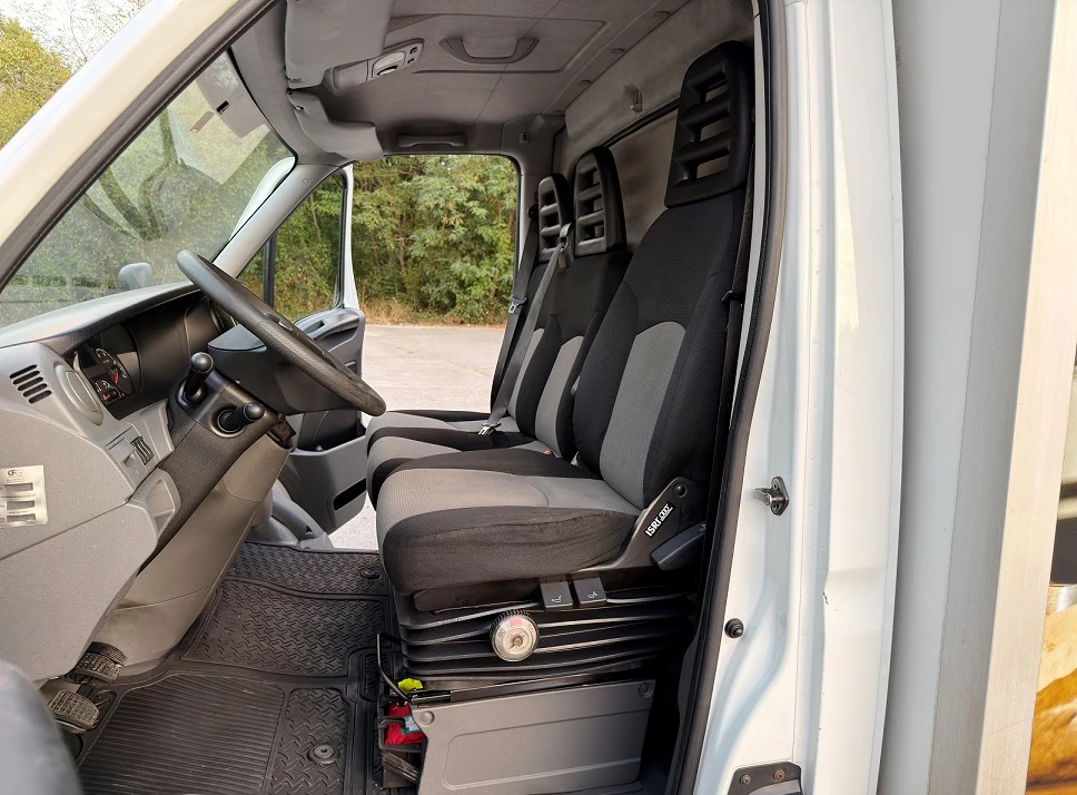 Iveco 35c15 3.0* БОРД* 4.20м* КЛИМА* ДВ.ПАКЕТ РЕСОРИ* 3.5т, снимка 8 - Бусове и автобуси - 55684012