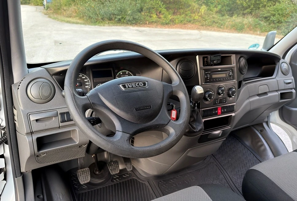 Iveco 35c15 3.0* БОРД* 4.20м* КЛИМА* ДВ.ПАКЕТ РЕСОРИ* 3.5т, снимка 10 - Бусове и автобуси - 55684012