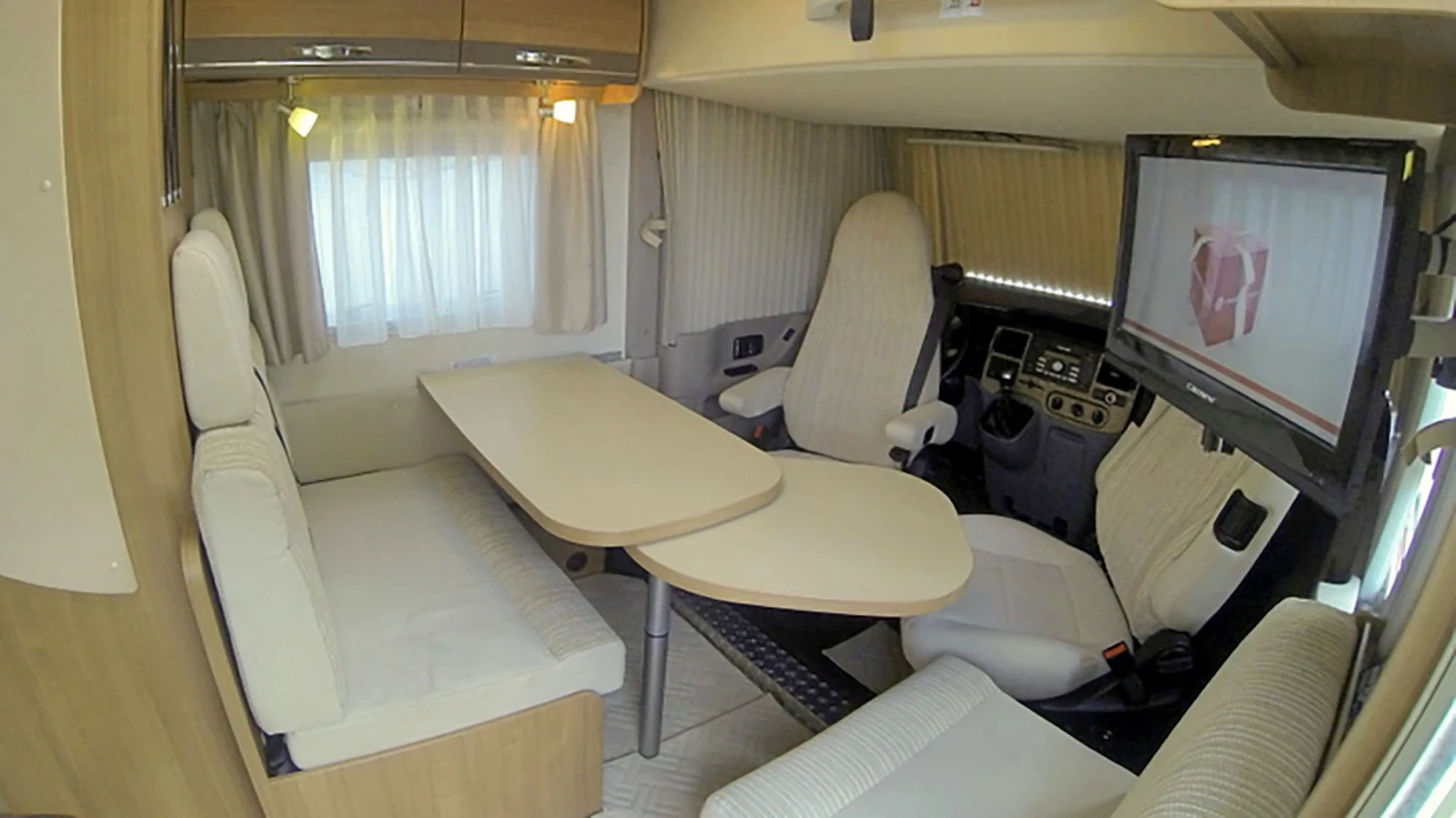 Кемпер HYMER / ERIBA Exsis-I Premium 50, снимка 4 - Каравани и кемпери - 54725040
