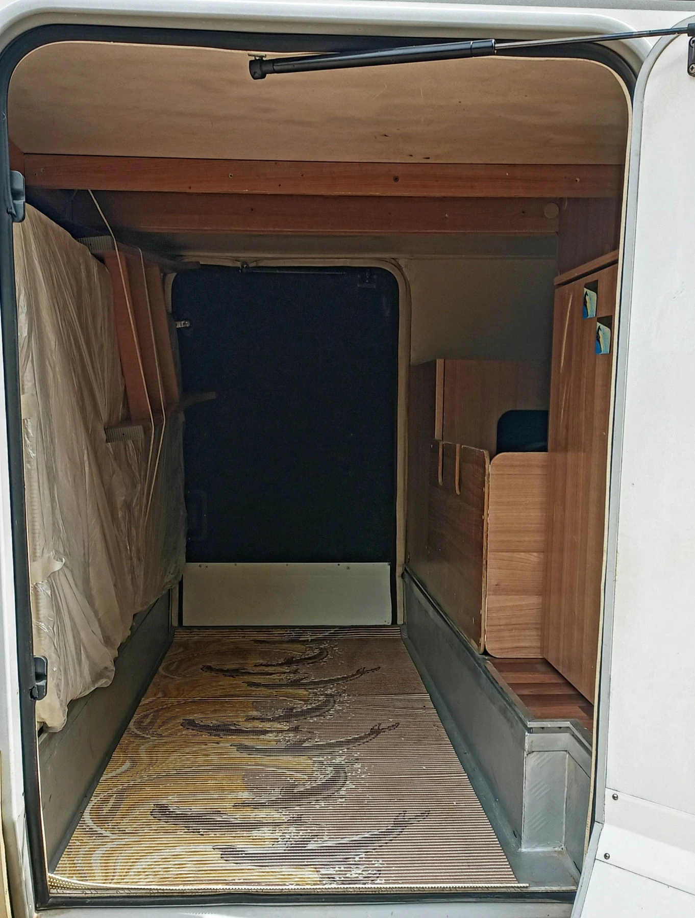 Кемпер HYMER / ERIBA Exsis-I Premium 50, снимка 12 - Каравани и кемпери - 54725040