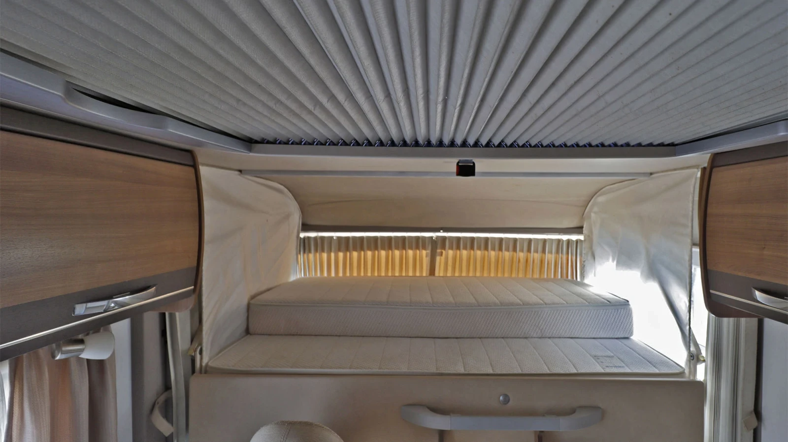 Кемпер HYMER / ERIBA Exsis-I Premium 50, снимка 8 - Каравани и кемпери - 54725040