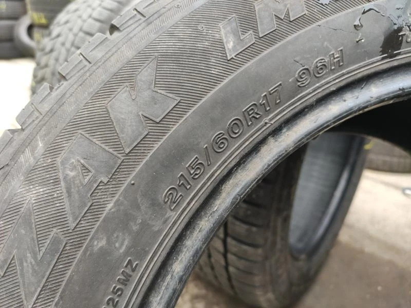 Гуми Зимни 215/60R17, снимка 12 - Гуми и джанти - 31089101