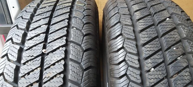 Гуми Зимни 225/65R16, снимка 1 - Гуми и джанти - 32571944