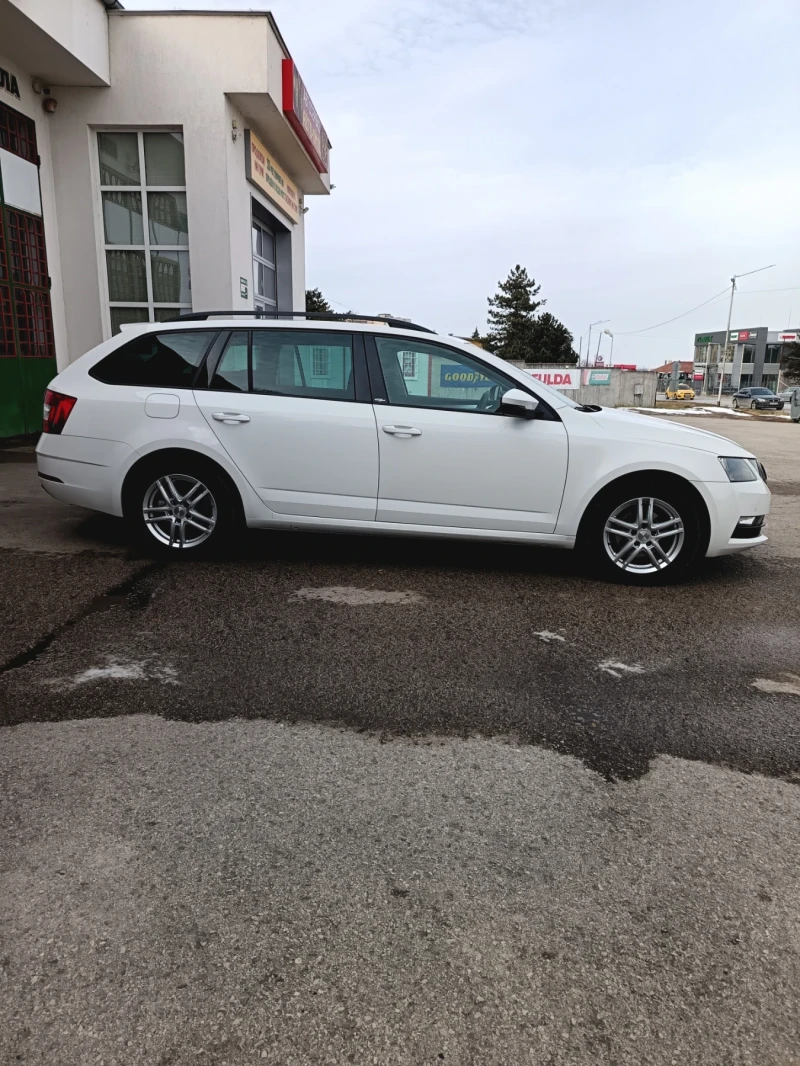 Skoda Octavia, снимка 1 - Автомобили и джипове - 49239256