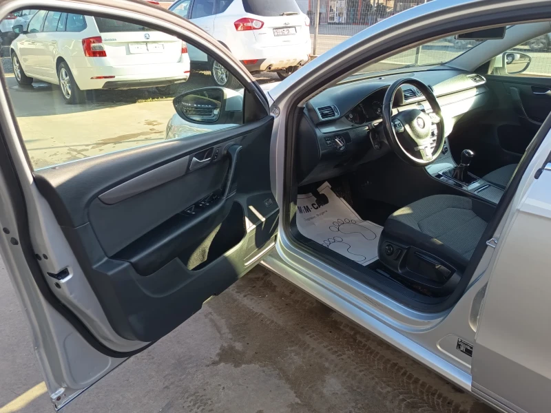 VW Passat 1.6tdi, снимка 9 - Автомобили и джипове - 52886835