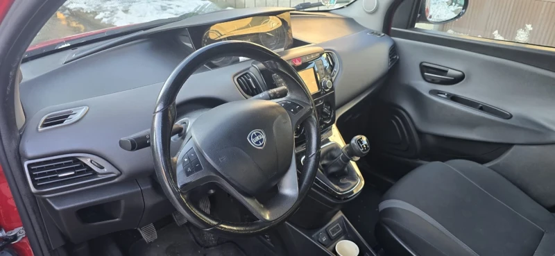 Lancia Ypsilon, снимка 11 - Автомобили и джипове - 52914172