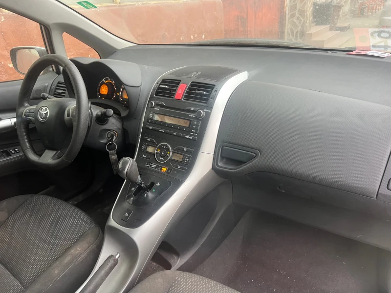 Toyota Auris 1.4 D-4D CLIMATRONIC / FACELIFT, снимка 8 - Автомобили и джипове - 53049219