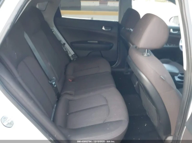 Kia Optima 2.4L I-4 DI, DOHC, VVT, 185HP Front Wheel Drive, снимка 15 - Автомобили и джипове - 53095576