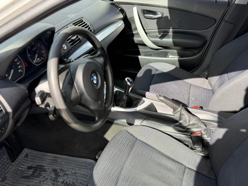 BMW 118 Обслужено/ Всичко платено!, снимка 11 - Автомобили и джипове - 53446582