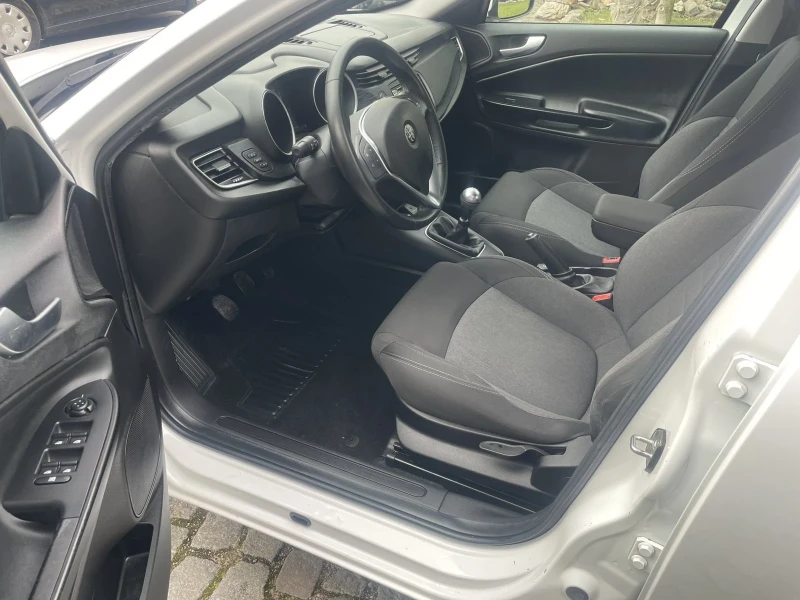 Alfa Romeo Giulietta 1.4T Euro 6, снимка 9 - Автомобили и джипове - 53533383