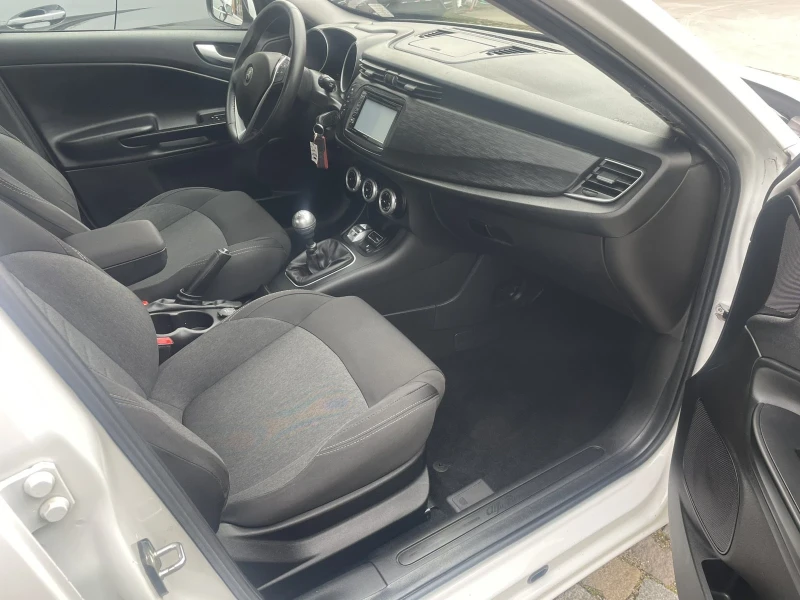 Alfa Romeo Giulietta 1.4T Euro 6, снимка 13 - Автомобили и джипове - 53533383