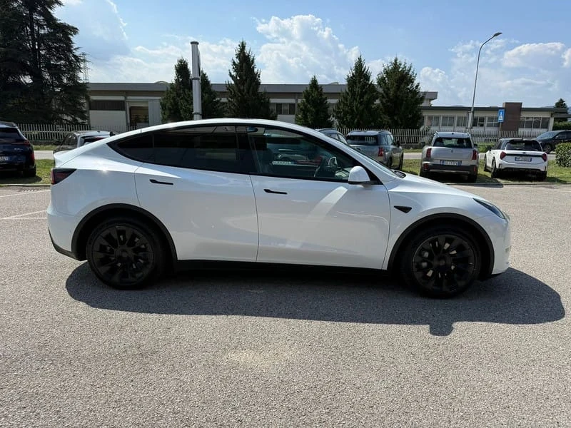 Tesla Model Y 2022 Long Range Dual Motor Европейска  139 хил км , снимка 4 - Автомобили и джипове - 56338059