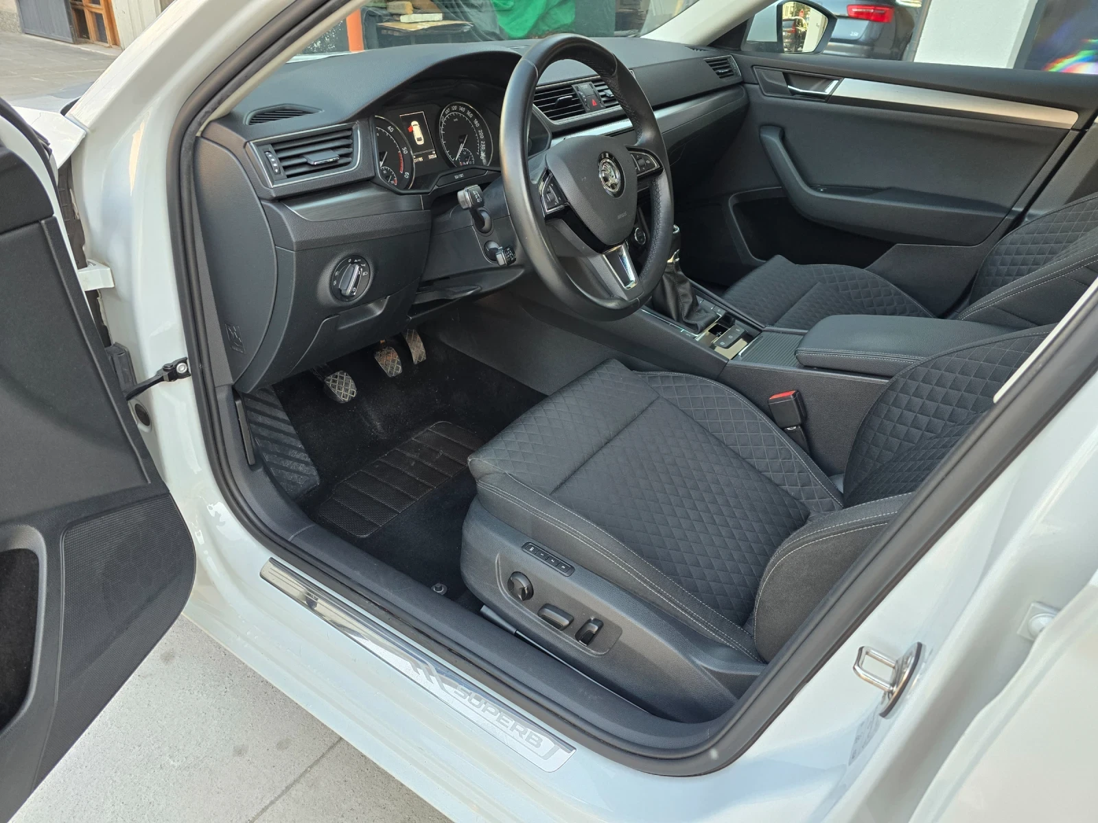 Skoda Superb 2.0tdi 150hp Distronic - изображение 9