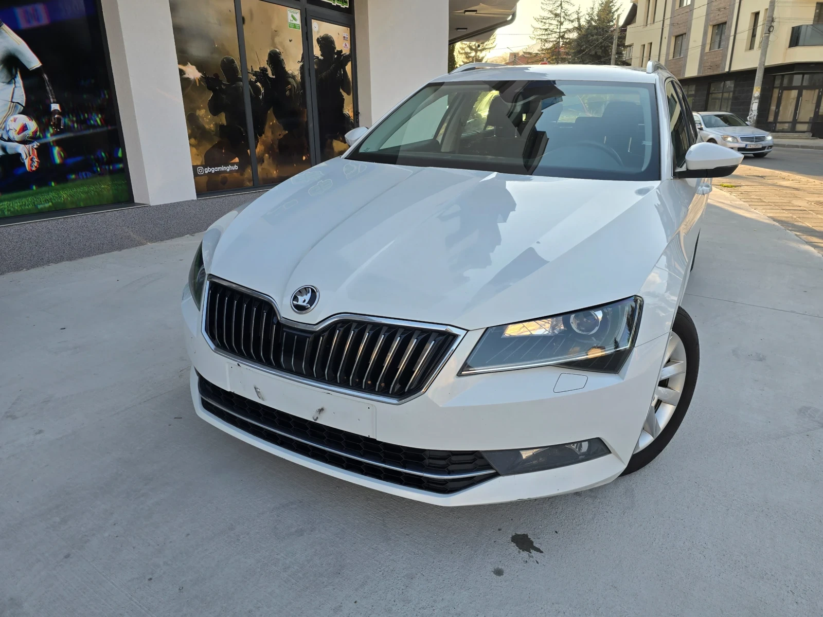 Skoda Superb 2.0tdi 150hp Distronic - изображение 2