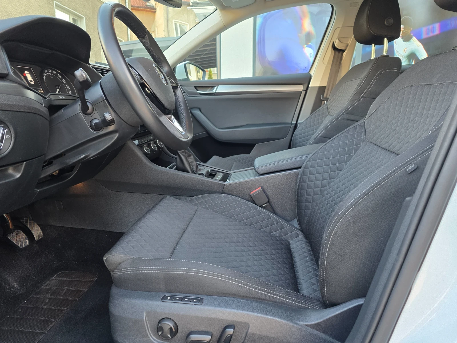 Skoda Superb 2.0tdi 150hp Distronic - изображение 8