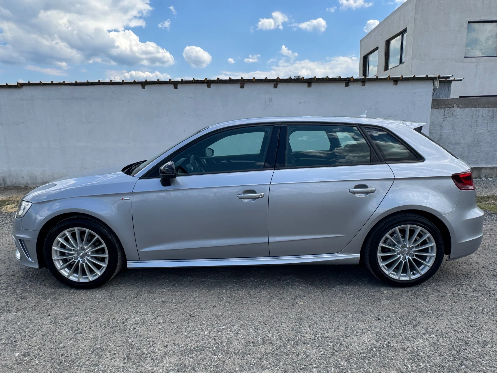 Audi A3 1.6 TDI * 3 x S-line* KEY LESS* TOP*  - изображение 8