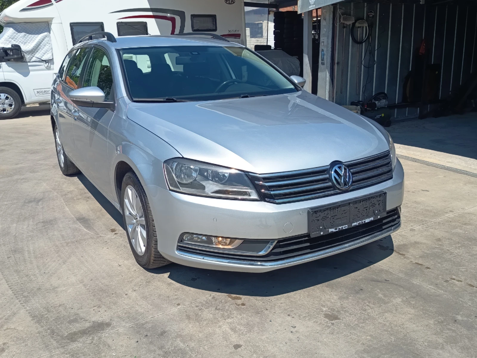 VW Passat 1.6tdi, снимка 2 - Автомобили и джипове - 52886835