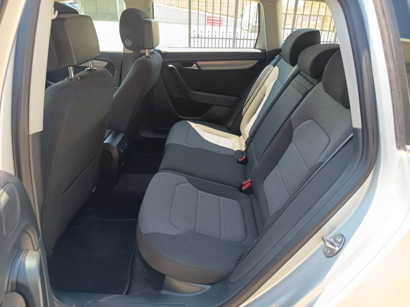 VW Passat 1.6tdi, снимка 10 - Автомобили и джипове - 52886835