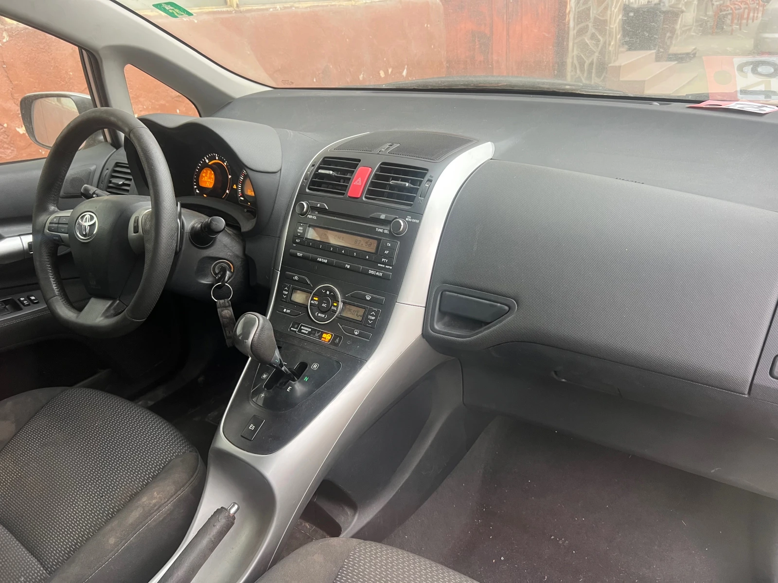 Toyota Auris 1.4 D-4D CLIMATRONIC / FACELIFT - изображение 8